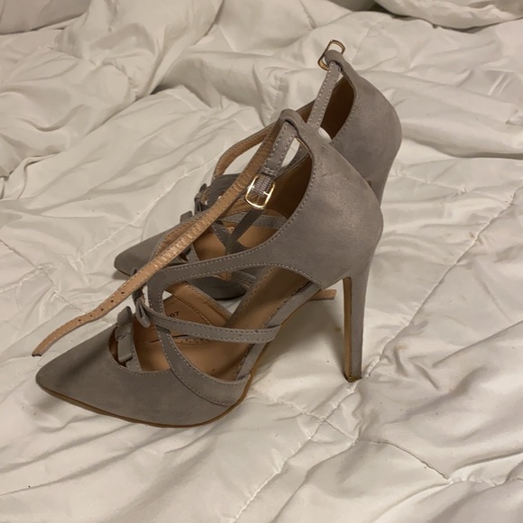 Grey heels - Picture 2 of 3